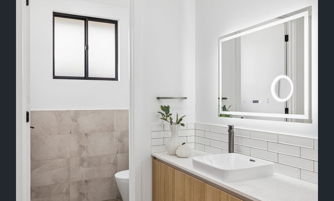 Windsor Gardens — Powder room